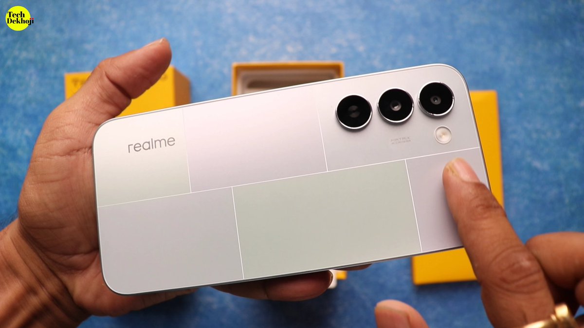 TechDekhoji's tweet image. Realme P4 Lite 5G is HERE at ₹12,999 !

- Ofcourse the back design is looking great but what is catching my eyes is that 👉 3.5mm jack (back to 2000's era)

#RealmeP4Lite #RealmeP4Lite5G