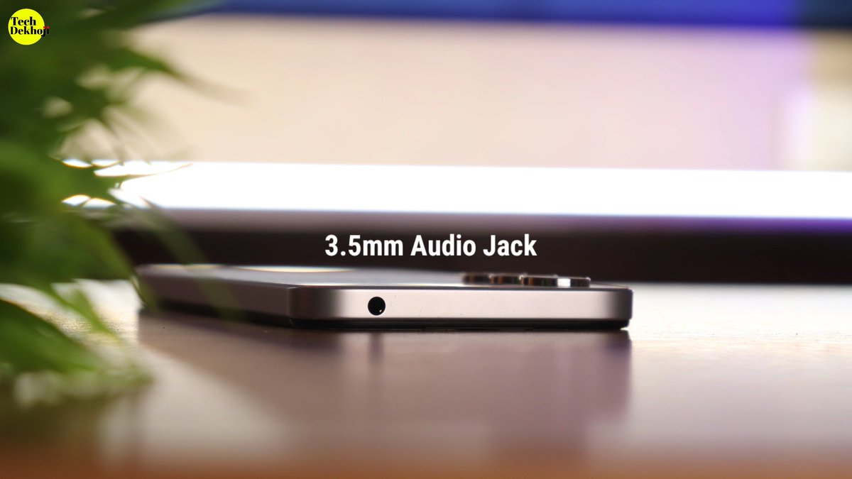 TechDekhoji's tweet image. Realme P4 Lite 5G is HERE at ₹12,999 !

- Ofcourse the back design is looking great but what is catching my eyes is that 👉 3.5mm jack (back to 2000's era)

#RealmeP4Lite #RealmeP4Lite5G