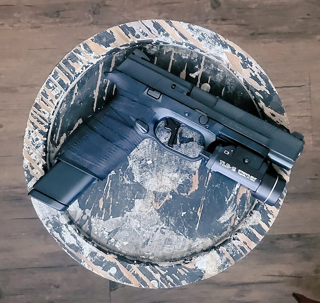 nomad_host_ tweet media