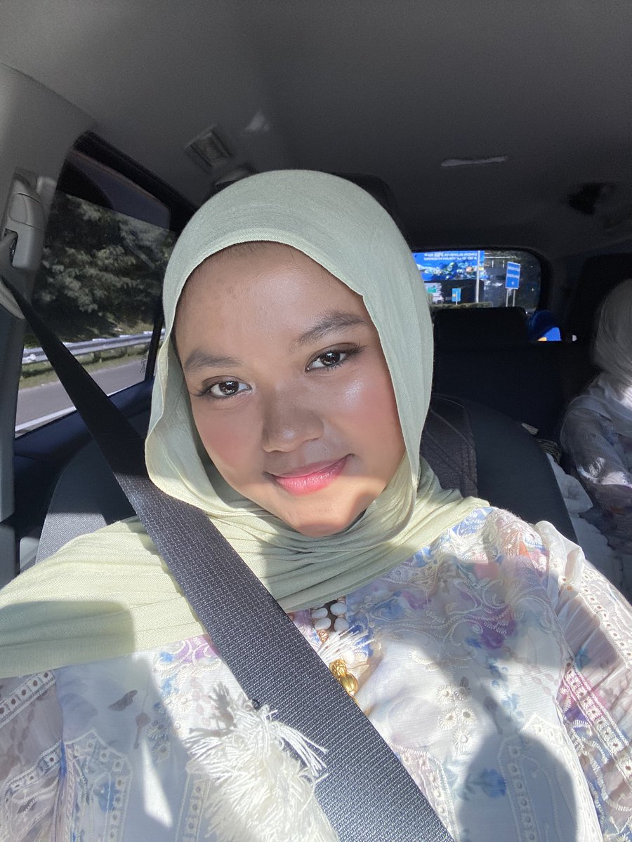 explodorea's tweet photo. selamat lebaran 🤞🦥🍃 https://t.co/TH1vKHmUsA