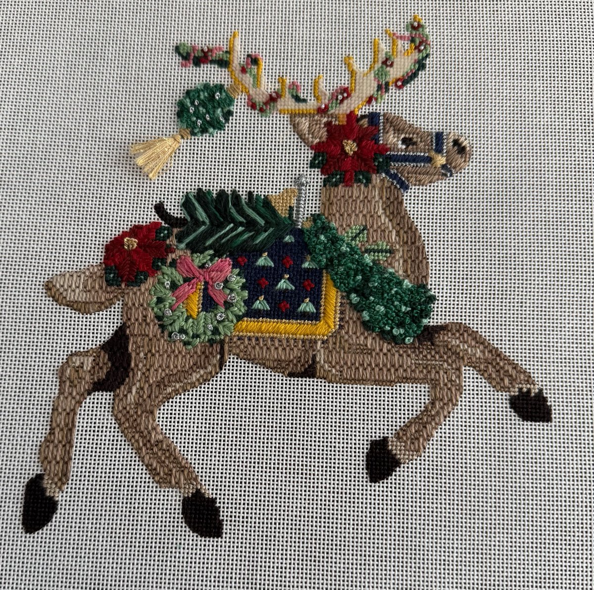 blisterstitcher's tweet photo. Here are a few Christmas canvases I completed recently. I'm not late. I'm super early.😃
#needlepoint #ChristmasGift #christmasornaments #christmasdecor #Christmas #stitching #americanflag #statueofliberty #giftwrapping #reindeer https://t.co/KS8DEyyiiU
