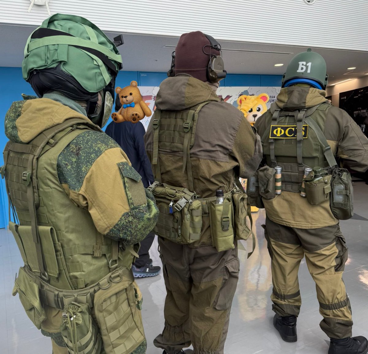 かわいい🐻と写真撮りたくて撮影列に並ぶスペツナヅ本当にお気に入り過ぎる🤣🫶
#RainbowSixSiege #R6Community 
FUZE（<a href="/pznskihmwr/">tomato➡️SI 2026🇫🇷</a> さん）
GLAZ（ケンティオさん）
TACHANKA（ワシ）