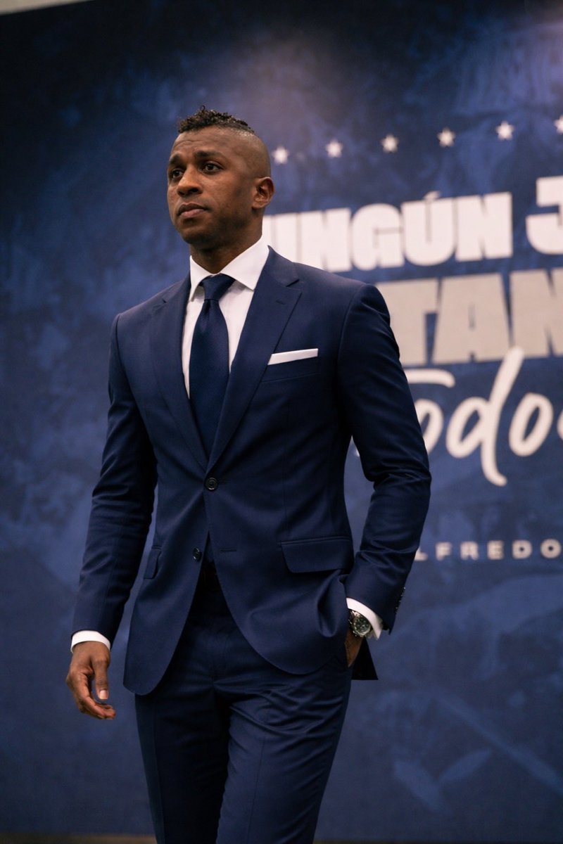 No estuve de acuerdo con tu llegada.
Cuando arreglaste el contrato bajando el sueldo entendí que querías jugar en Emelec y decidí apoyarte.
Te pedí q no nos falles.
Estás cumpliendo.
MILLER ES HOY EL MEJOR DEL CAMPEONATO.