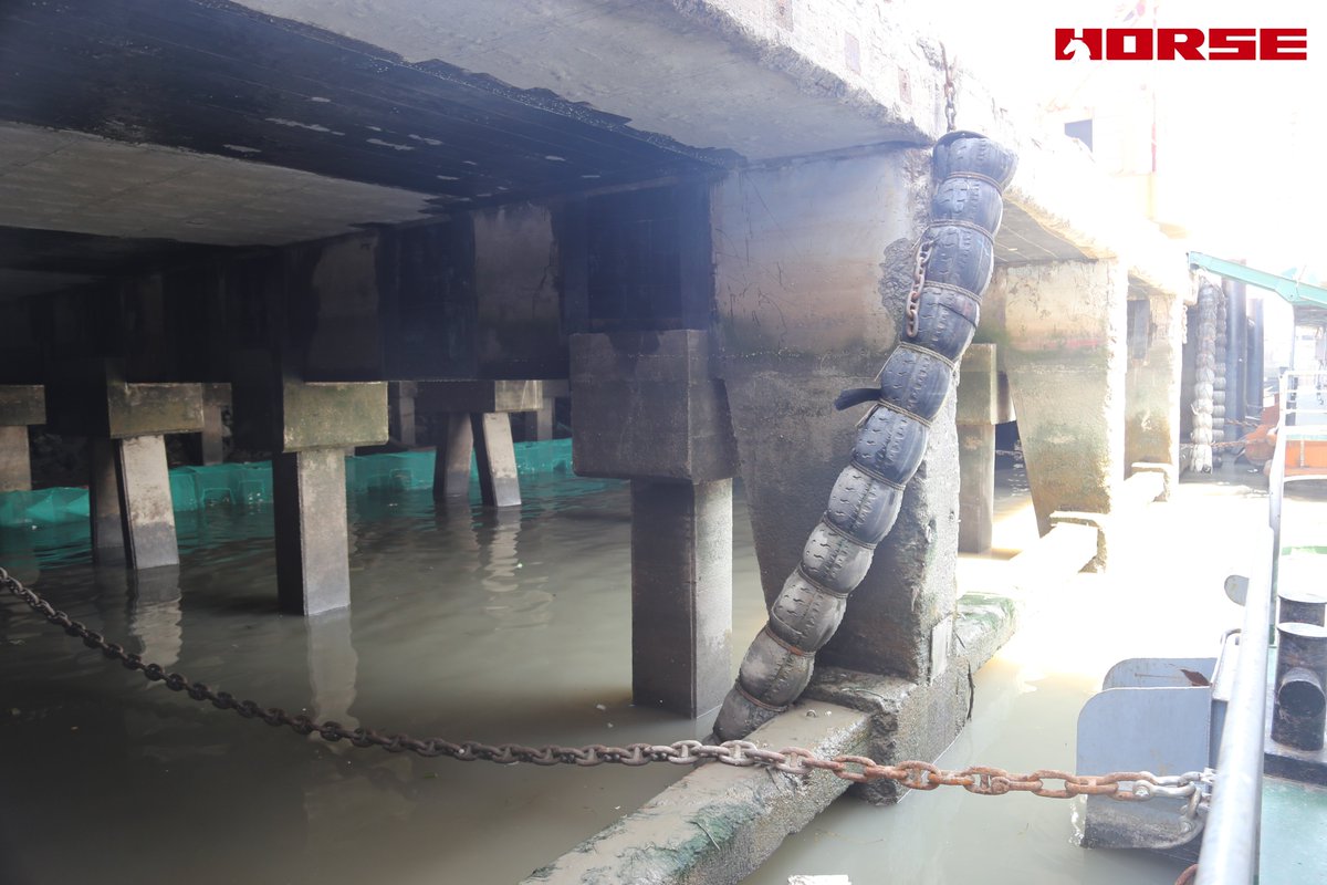 Shhorse_HM's tweet photo. Supporting safer, longer-lasting infrastructure worldwide.Carbon fiber solutions for wharf and port structure reinforcement.Our CFRP products deliver superior tensile strength and excellent durability in harsh marine environments.
#CFRP #StructuralStrengthening #ConcreteRepair https://t.co/t5gQndxTVM