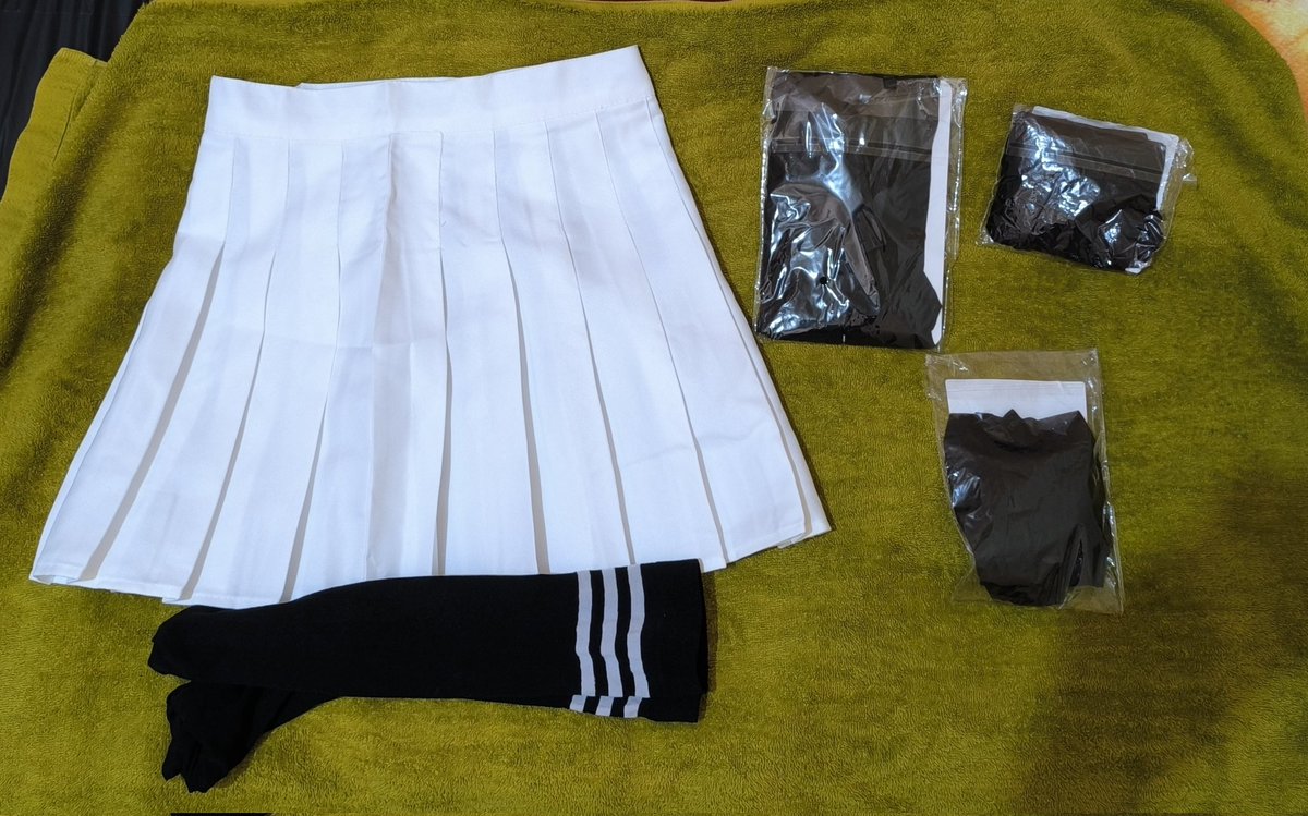 Adivinen quién está viviendo solo y volviendo a haciendo lo que más le gusta con más libertad 🫣🤭

pedí estás cosas en temu y me llegaron de muy buena calidad y la faldita me llegó justo a mi tamaño 🥰
(perdí todo lo que tenía antes pero poco a poco iré mejorando 😇)