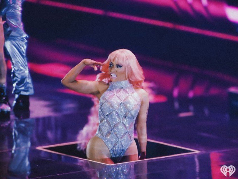 AYØWILLØW tweet media