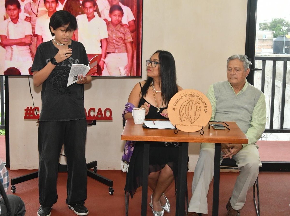 Dedican poema a “Cacha Cacao” durante los Festejos Juaristas 2026

Con el estreno de un poema dedicado a la Casa Universitaria Cacao y Chocolate o “Cacha Cacao”, la UJAT llevó a cabo la presentación poética “Tres Tentaciones”
ujat.mx/Noticias/Inter…