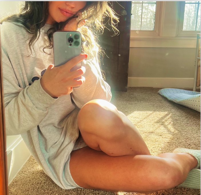 soshiny00's tweet photo. get cozy with me for march madness? 

#pov #marchmadness #wouldyou https://t.co/Oyjk9yxEdU