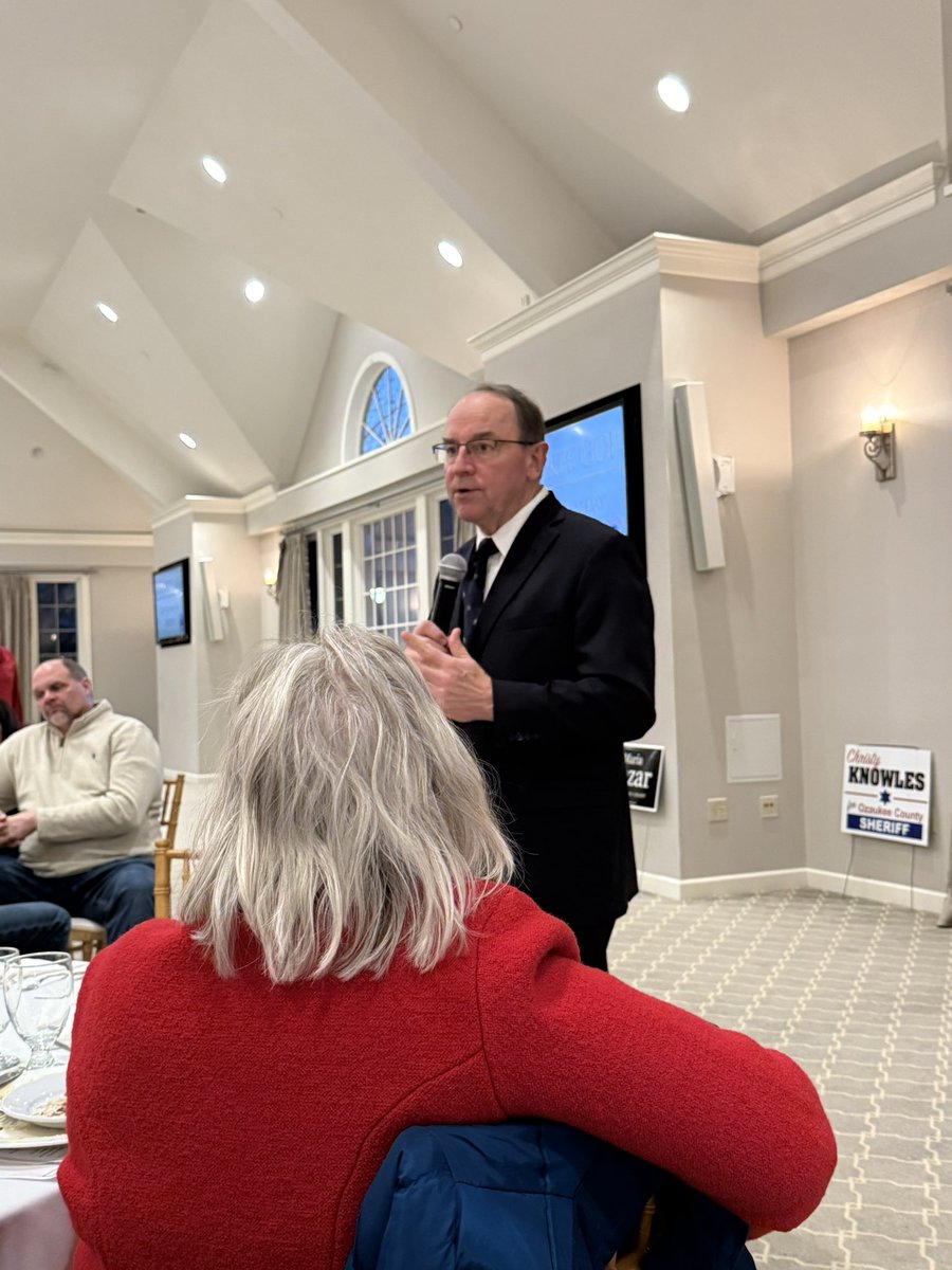 Elizabeth Wolnik tweet media