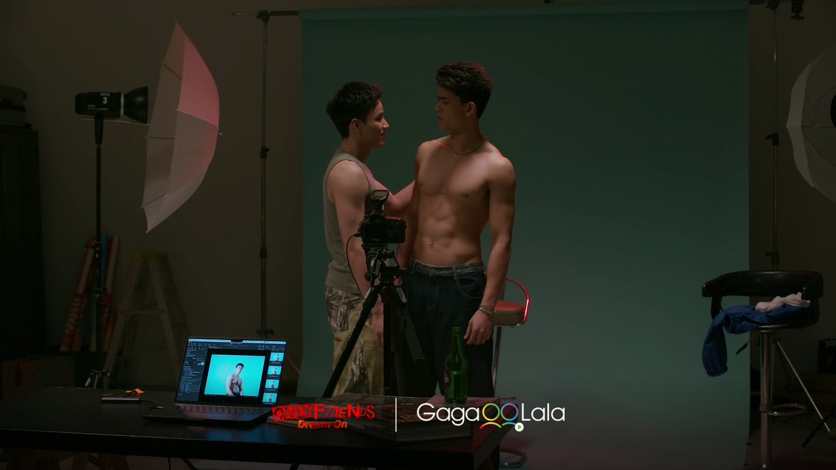 GagaOOLala tweet media