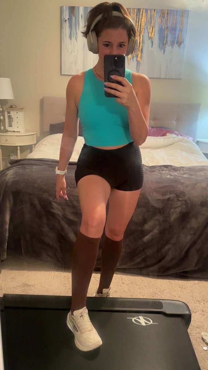 Mandi Viena tweet media