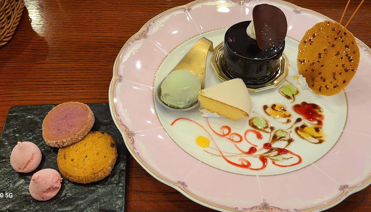 ニット tweet media