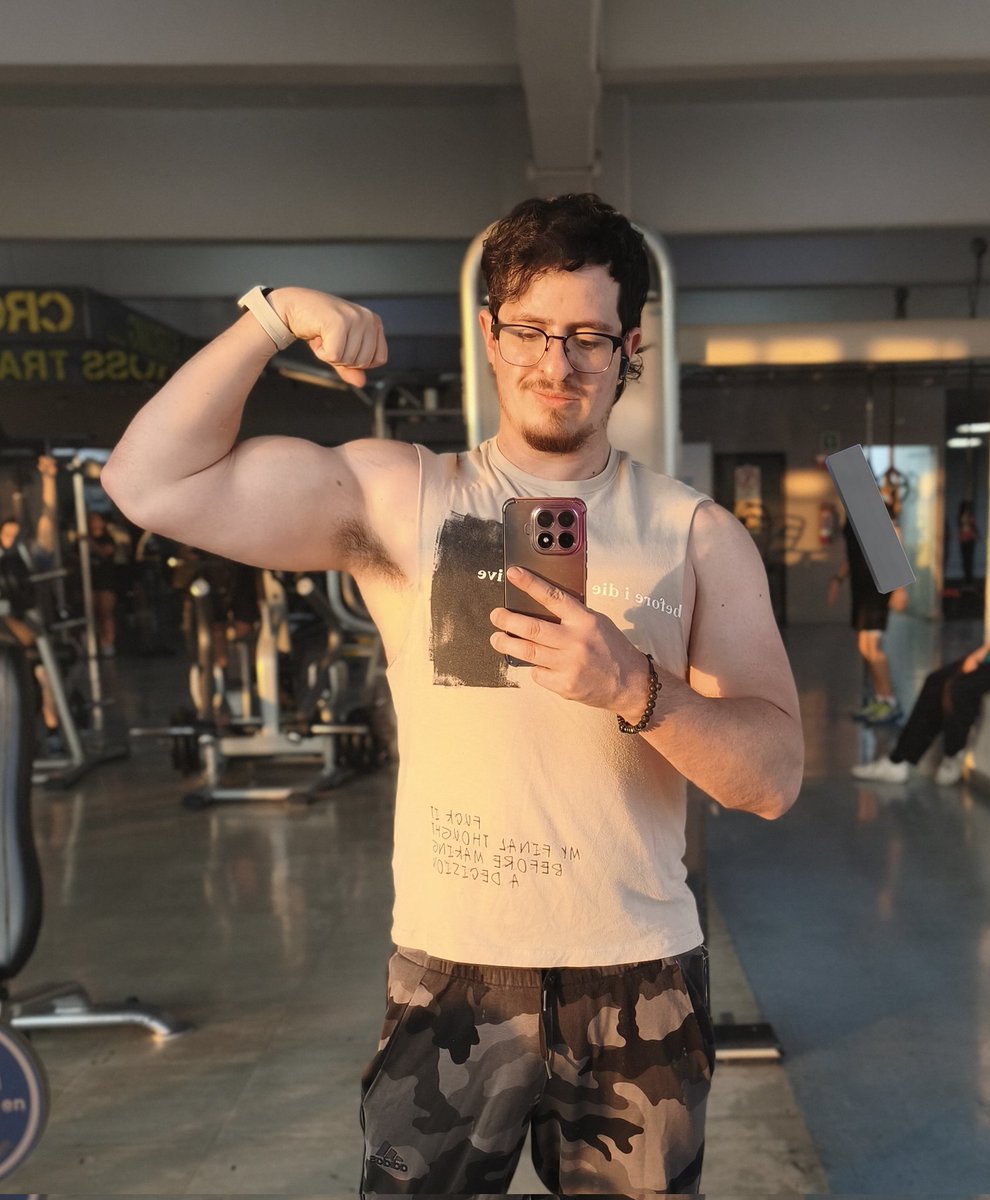 adeuronar tweet media