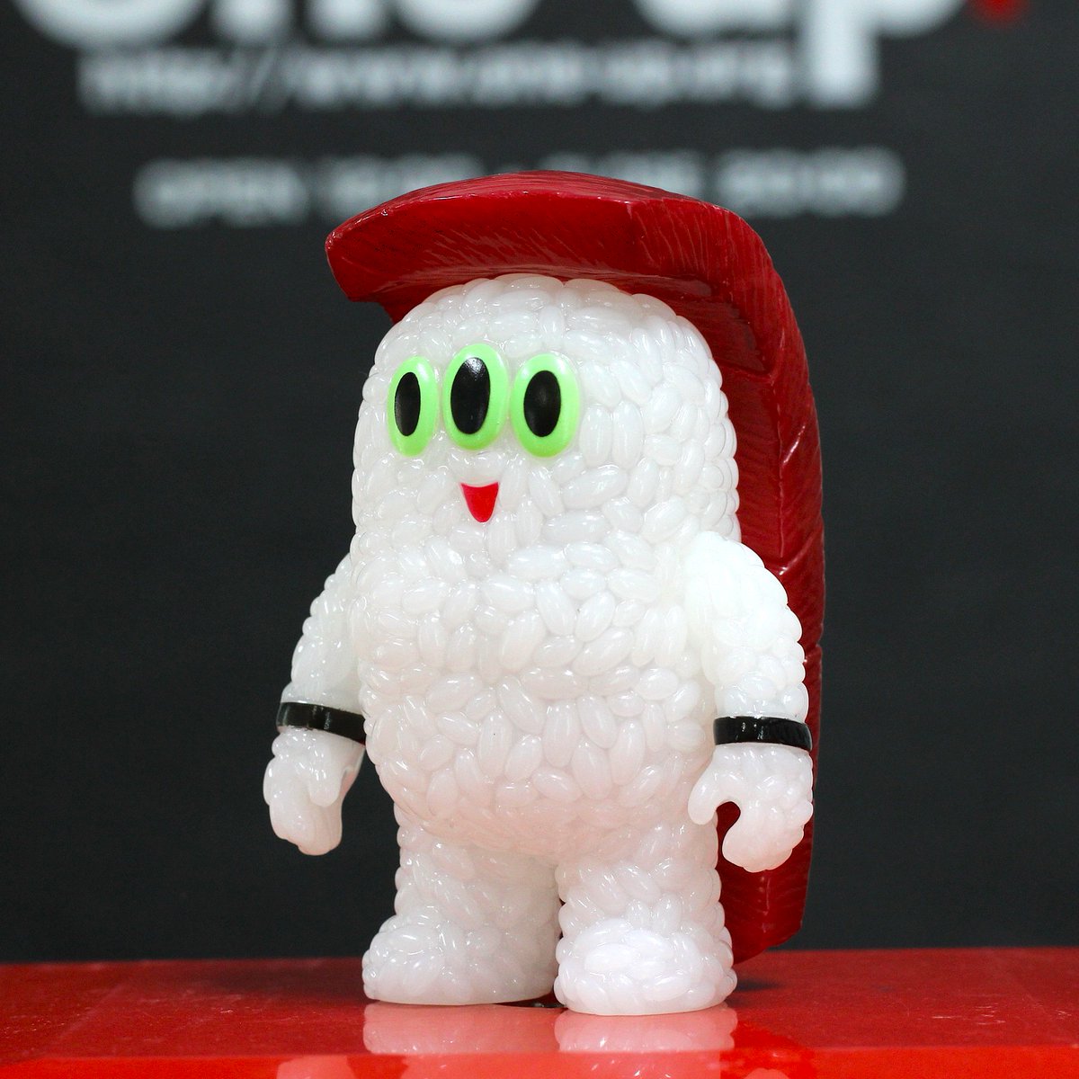 アートジャンキー x One up. 寿司レスラー 2nd color アートジャンキー x One up. 寿司レスラー マグロ赤身 3/27 13:00迄