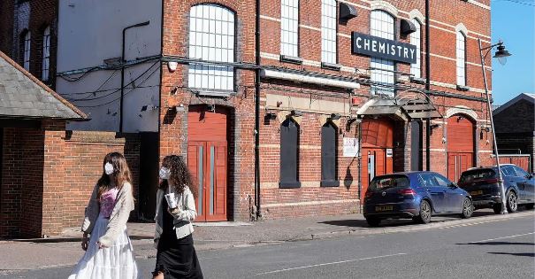 The Mirror tweet media