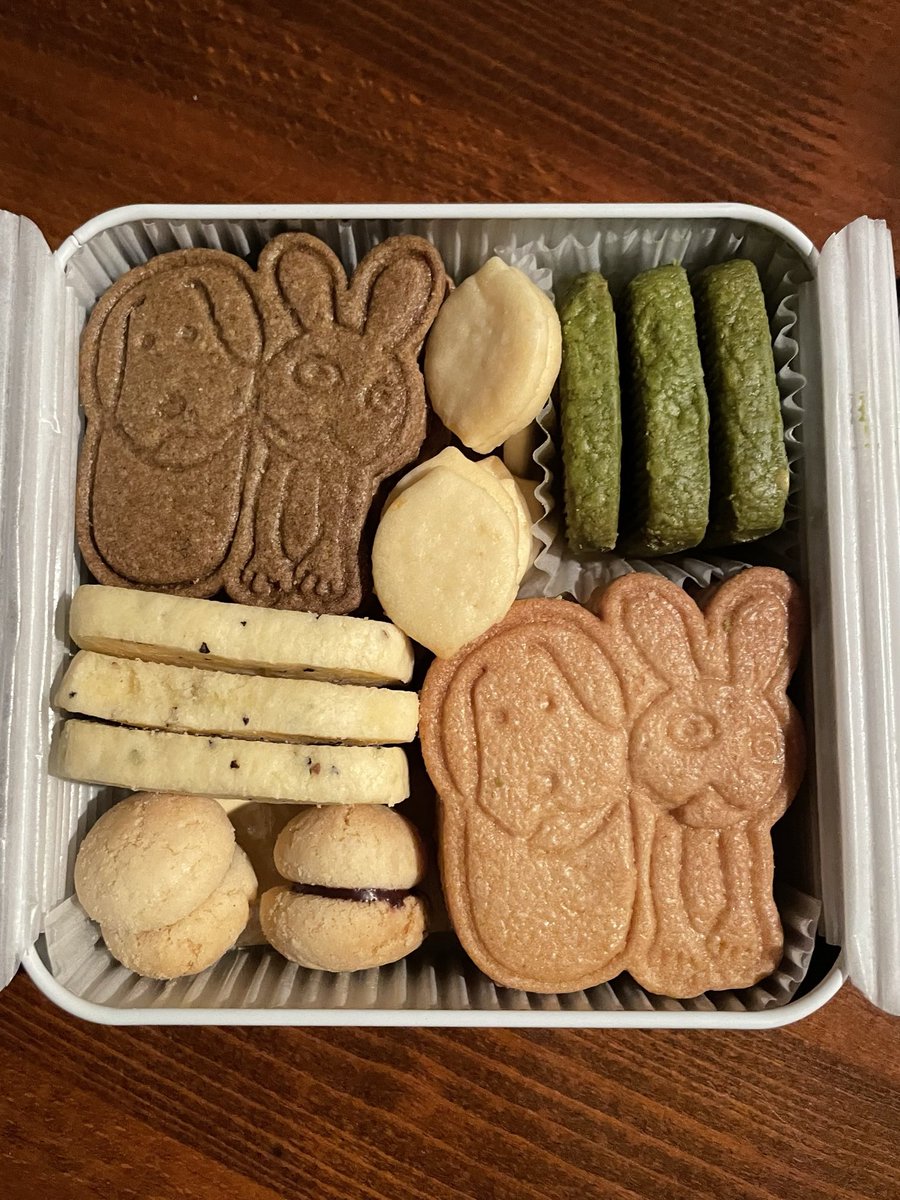 cetus_JJ74's tweet photo. 先日、予約していた、うさわんクッキーが届いた

ウキウキが止まらない。口に入れると色んな味や香りがゆっくり広がって、クッキーて奥深いんだなと感心。

ウキウキしてたらロマネスク熱が出てきて困った困った。

#うさわん　#ロマネスク　#工芸青花 https://t.co/oHCI91nLm5