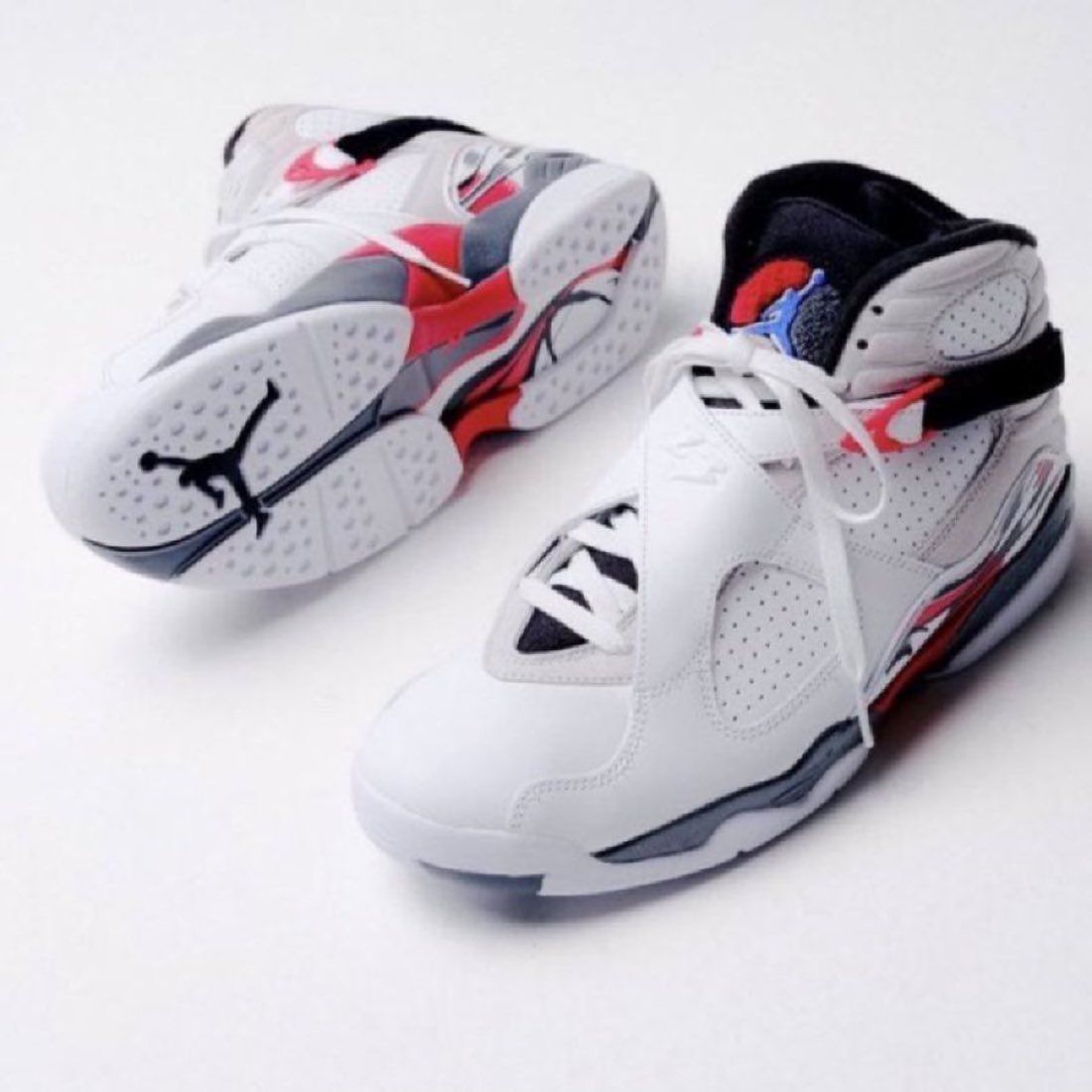 SneakerAlert tweet media