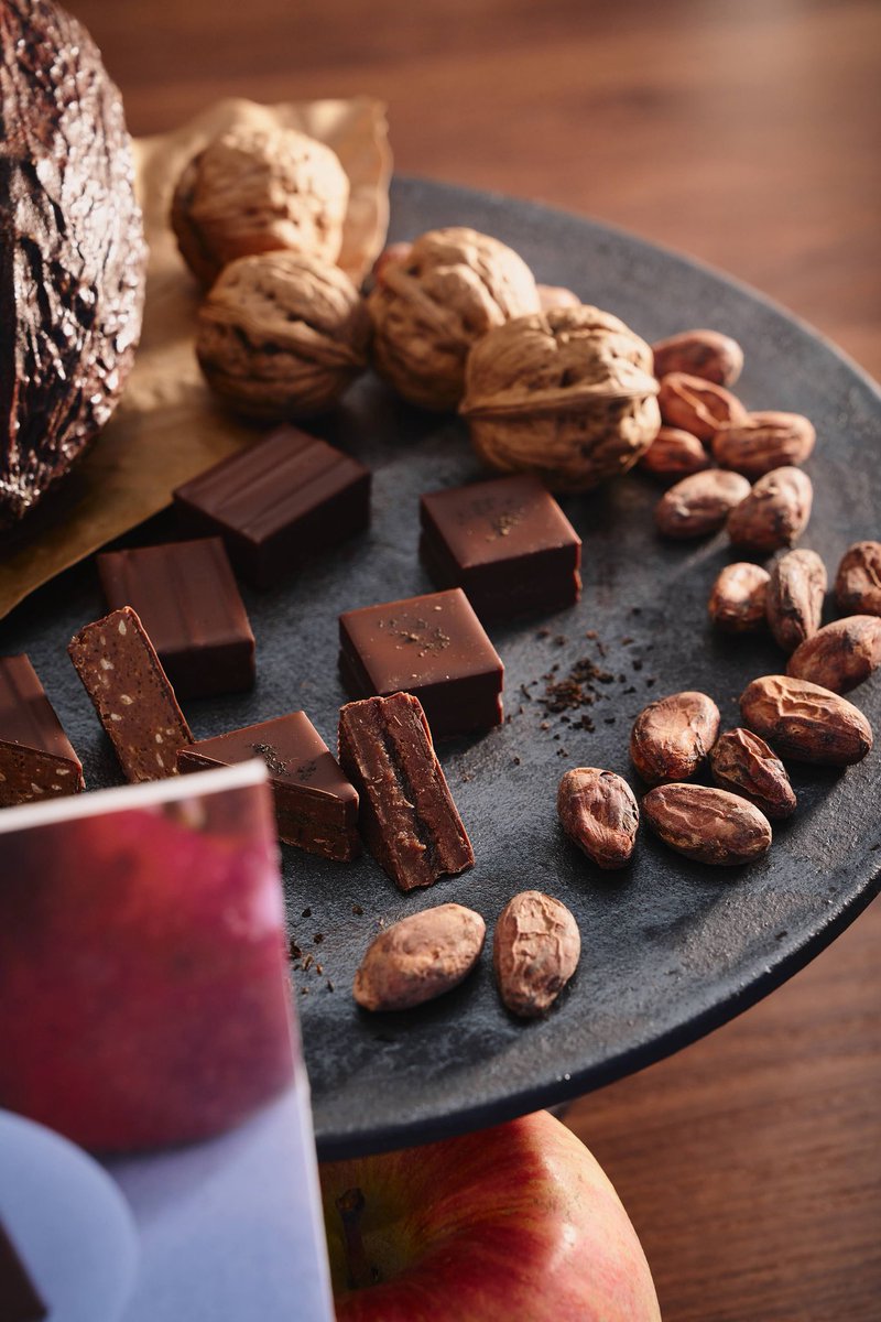 lcdh_ginza's tweet photo. 【グランドオープン】
LE CHOCOLAT DE H 軽井沢店
2026年3月17日、軽井沢の地にLE CHOCOLAT DE H軽井沢店がオープンいたしました。長野県の素材を活かした軽井沢店限定オリジナルのボンボンショコラや焼き菓子をご用意してお待ちしております。 https://t.co/gp15yNePyo