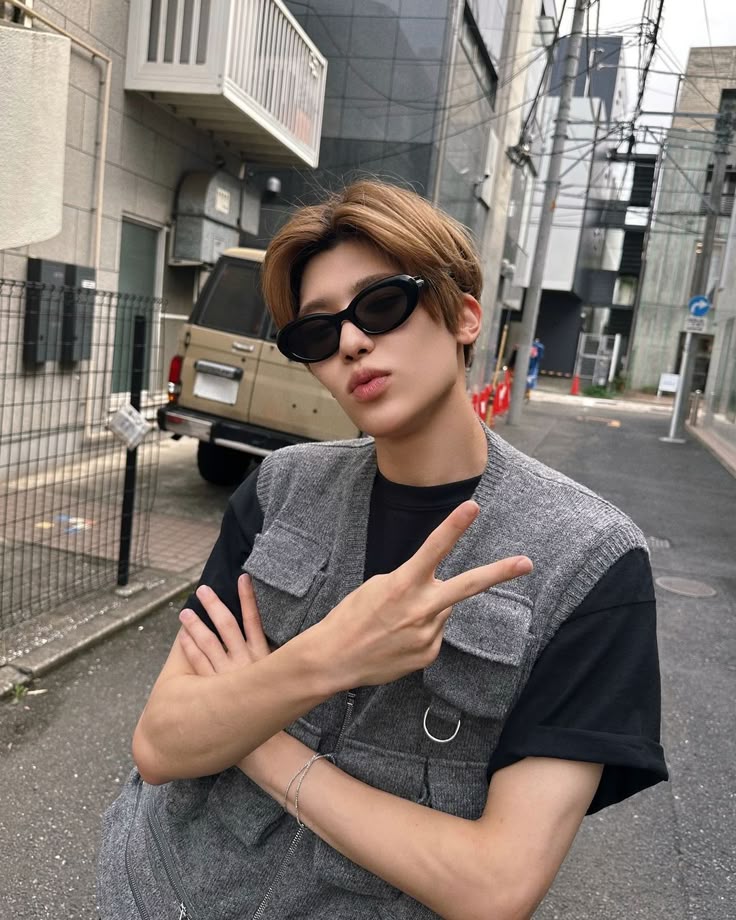 Avi & Mr. Santiago tweet media