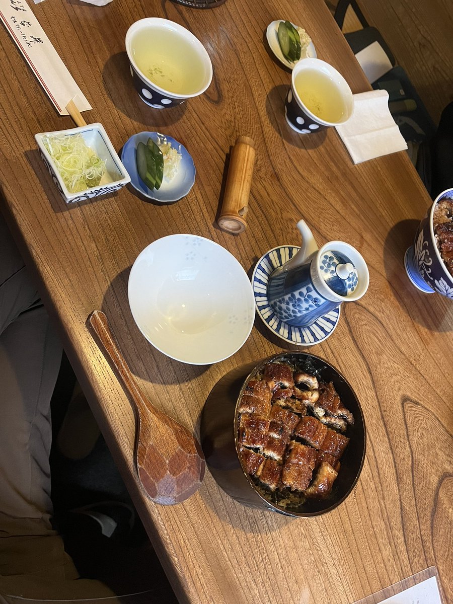 xPMRx0107's tweet photo. どうもー
おまたせいたしまいた〜

本日の昼メシのご紹介

いば昇

そうです！
うなぎです！

何年振りに食べたか
美味すぎた笑
櫃まぶし最高でした！ https://t.co/ja4IKxikw5