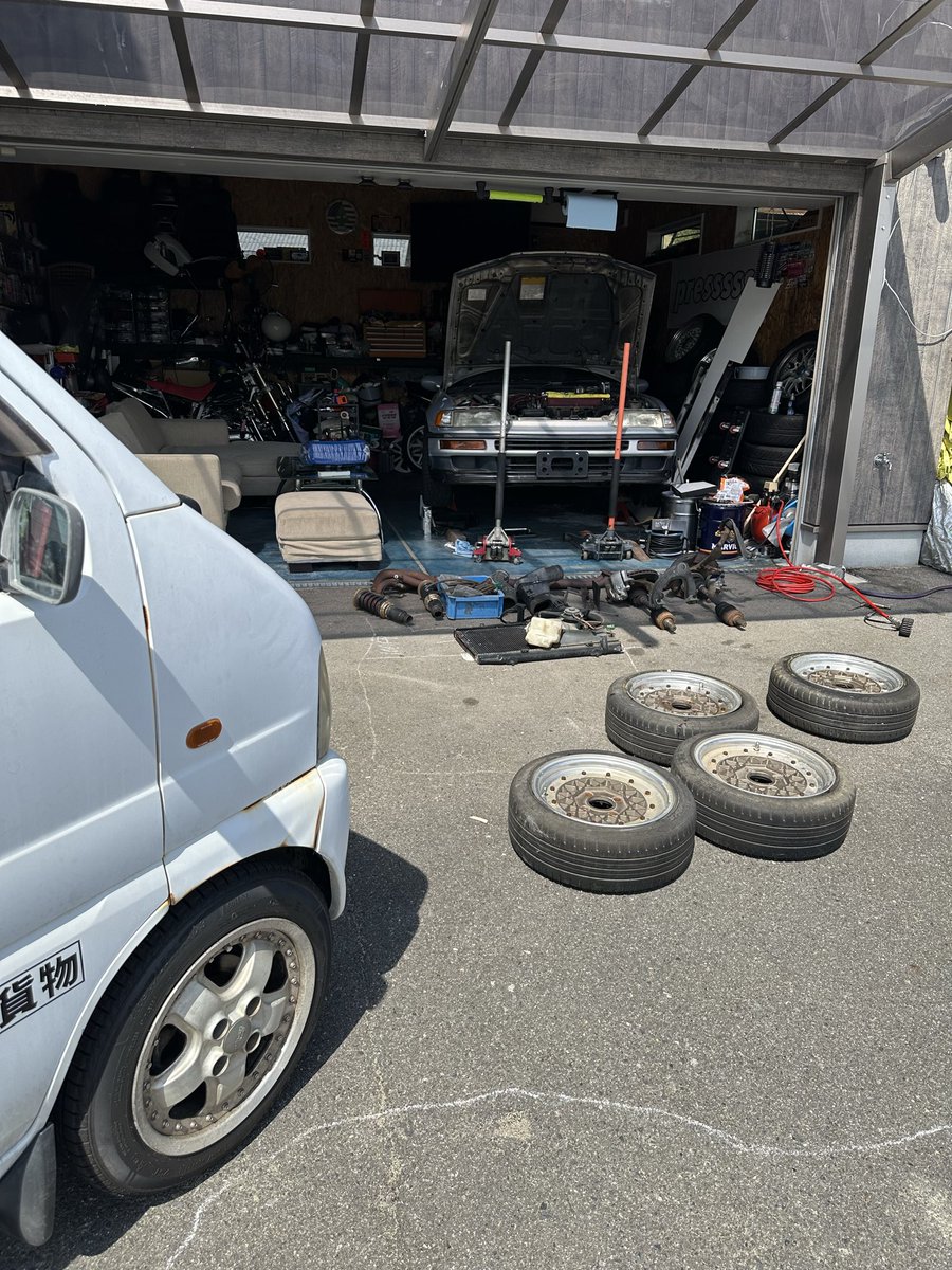 Yoshi_crx's tweet photo. ケートラタイヤ交換
鉄マニのサビ取りはサンポール漬け？ https://t.co/I89lmyNM2d
