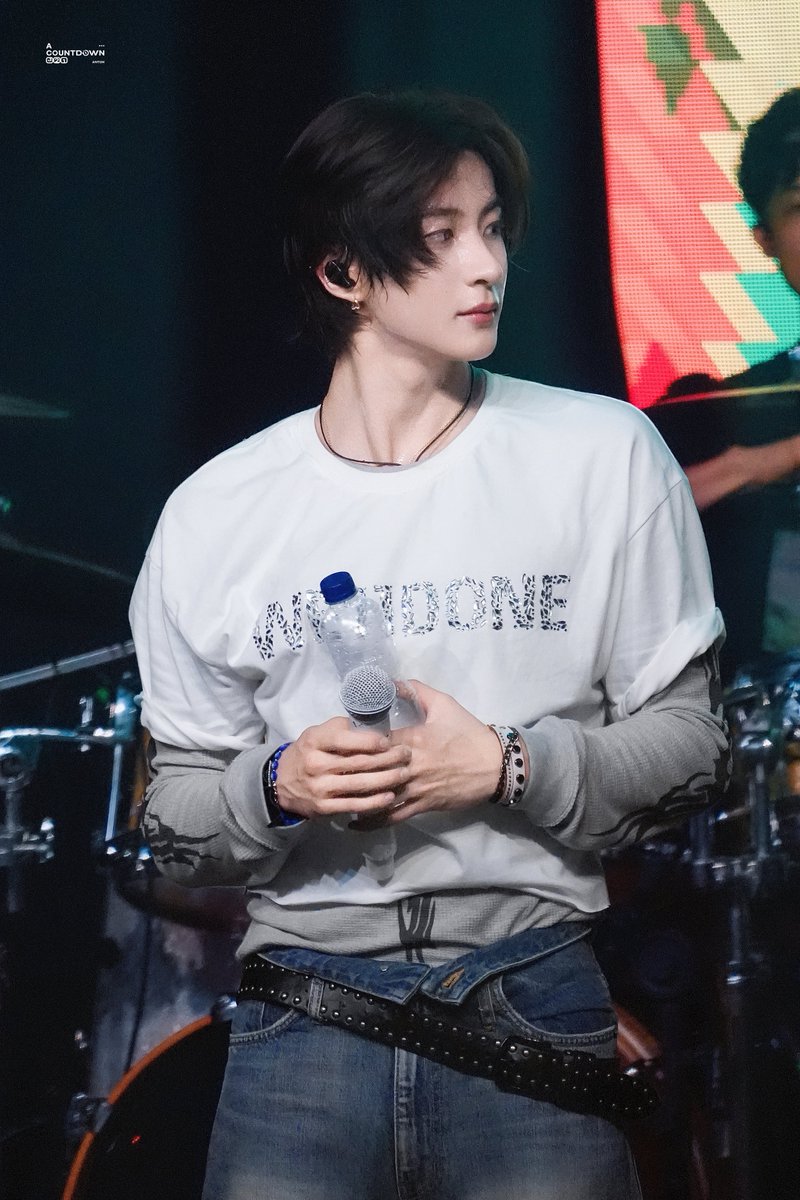 ACOUNTDOWN321 tweet media