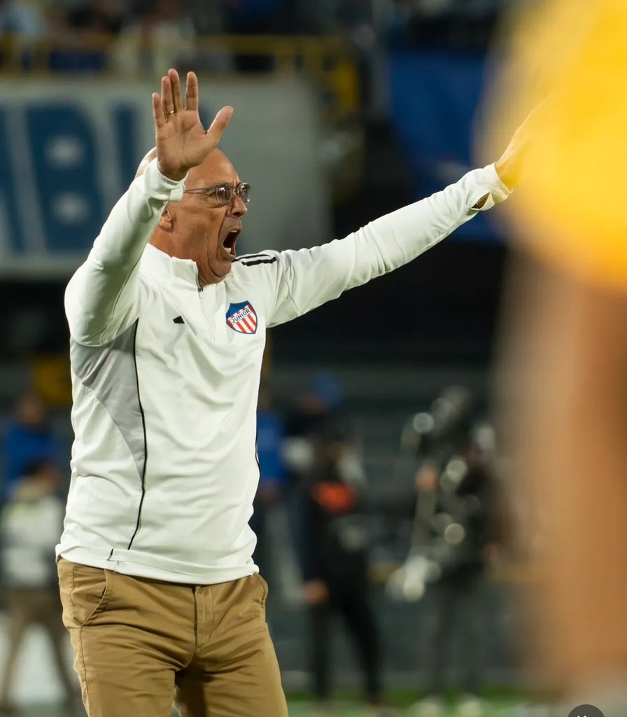 ❌. Junior sigue defendiendo mal y no convierte las opciones de gol que genera,  hoy juega el peor futbol de la era Arias. Si no es por Silveira en el ST, Dim ganaba por goleada. El DT hoy formó un mazacote táctico, cambio de sistema tres veces. La preocupación sigue creciendo 😞