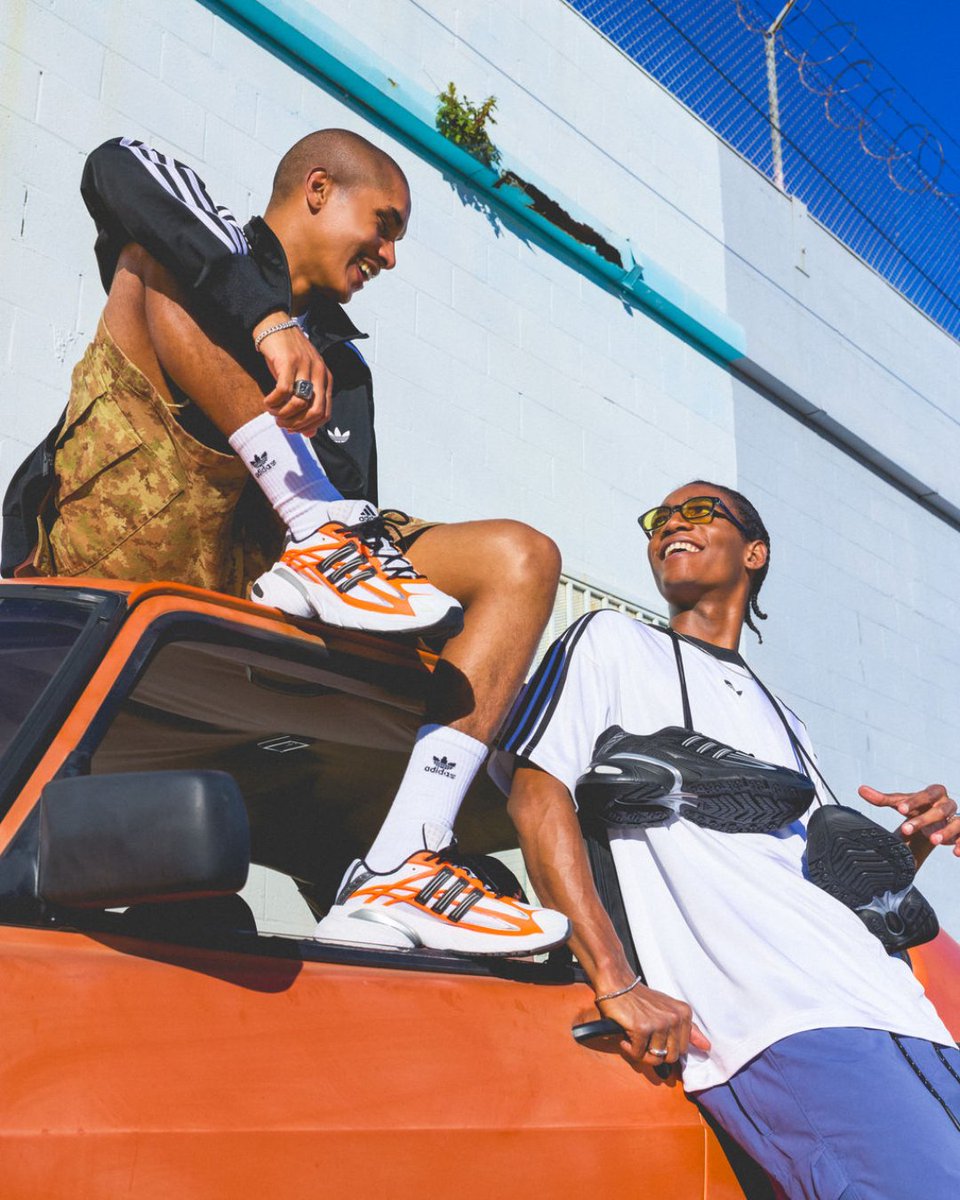 Foot Locker tweet media