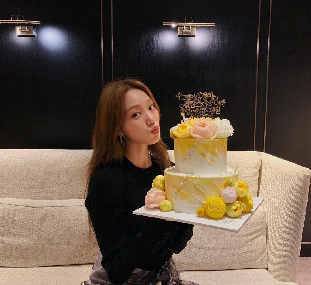 ggugis's tweet photo. happy happy birthday @banjjakies 💐🎂 HAVE THE BEST DAY EVER AND IM ALWAYS HERE FOR UUUUU love u so much mwahhh 🤍 https://t.co/dLRvbX5f93