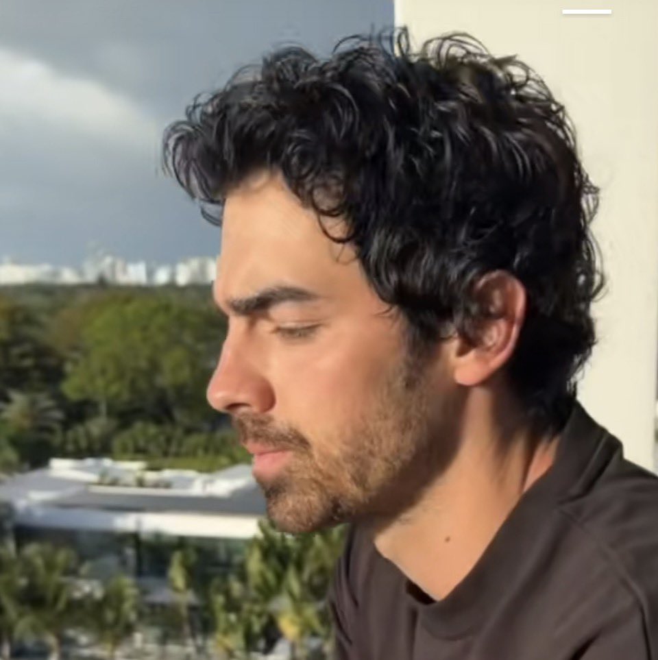 Alyssa believes in love🐴🪐 tweet media