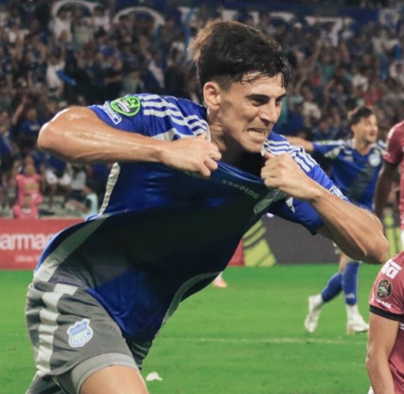 Cada día mejora más , más allá del golazo . La entrega que pone y el corazón en cada jugada … se está metiendo a la hinchada en el bolsillo . Arrecho Nacho Guerrico 💙