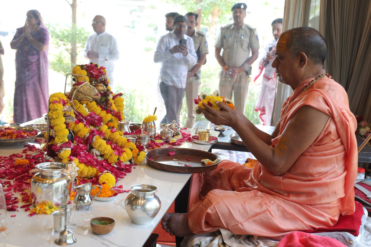 Jagadguru Shankaracharya Dwarka SharadaPeetham tweet media