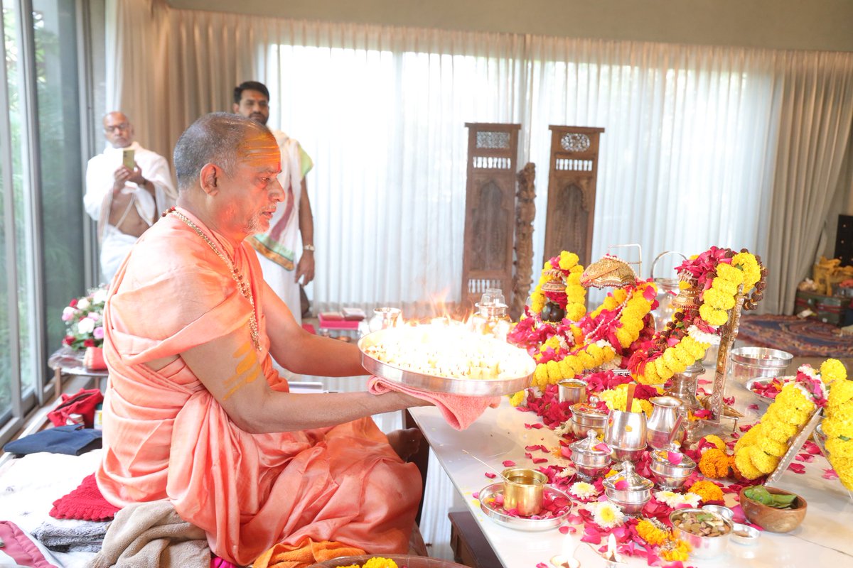 Jagadguru Shankaracharya Dwarka SharadaPeetham tweet media