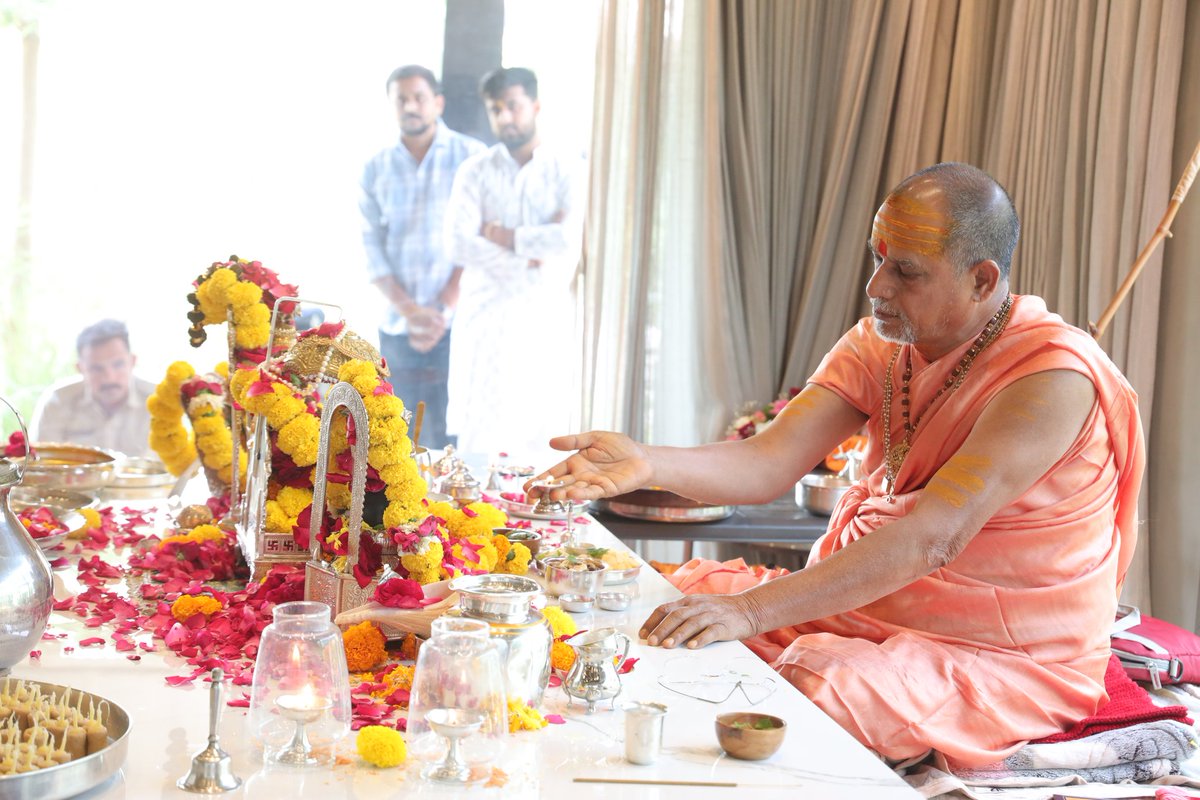 Jagadguru Shankaracharya Dwarka SharadaPeetham tweet media