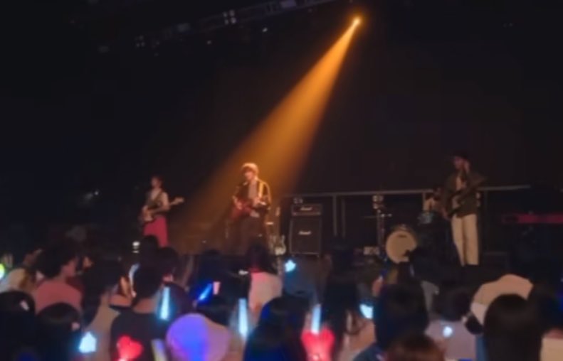 みつきがきょーたに向けたところがが映画のLOVESONGのこのシーンに見えて、、涙出た。しかも観客できょたがいるっていう。。

#おにラブ