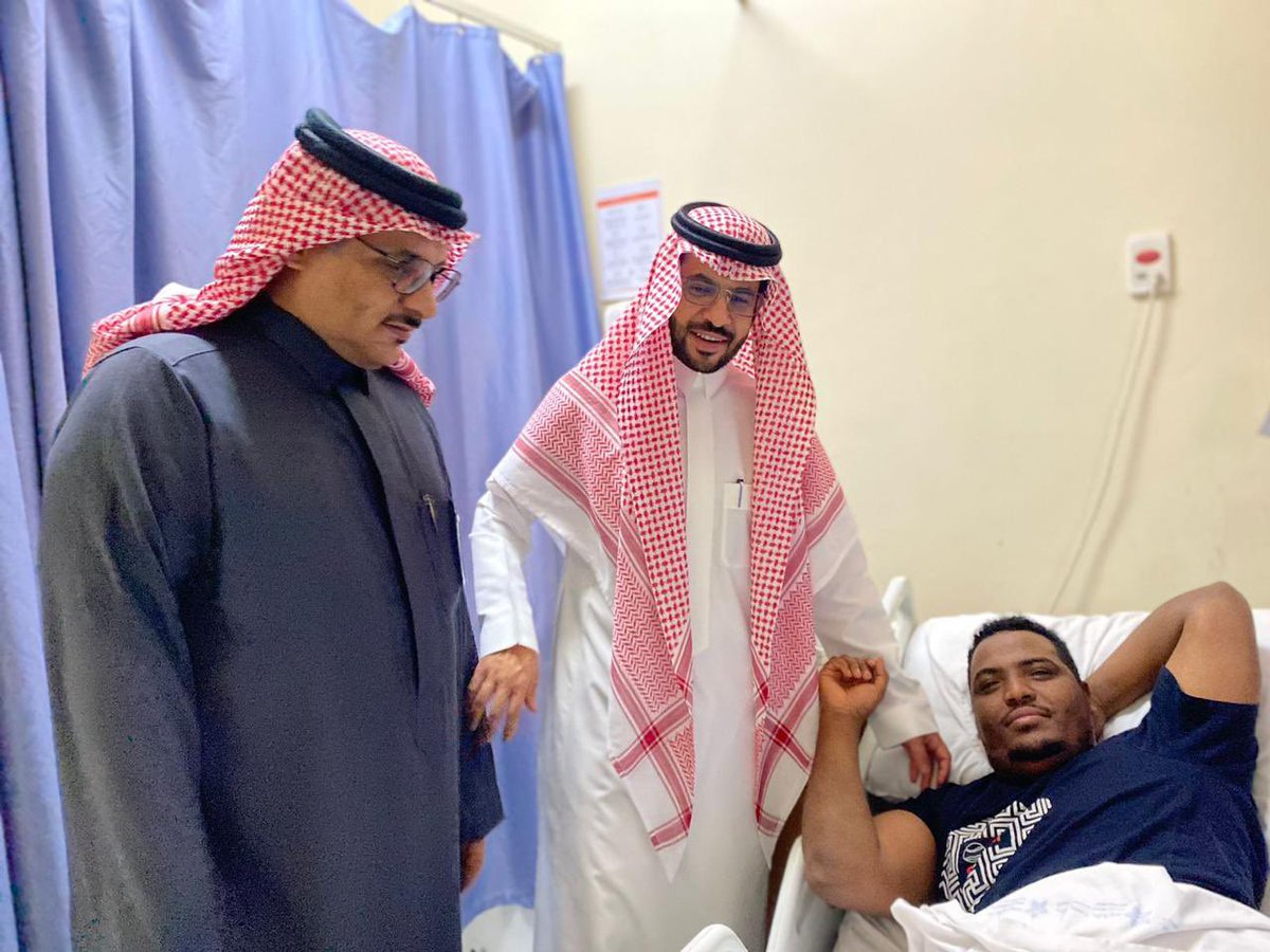 RUMAH_HOSPTTAL's tweet photo. مدير المستشفى ألاستاذ / فراج بن سعد السبيعي  يشارك منسوبي المستشفى فرحة #عيد_الفطر_المبارك

#مستشفى_رماح_العام
#تجمع_الرياض_الصحي_الثاني https://t.co/9rvTteCcBs