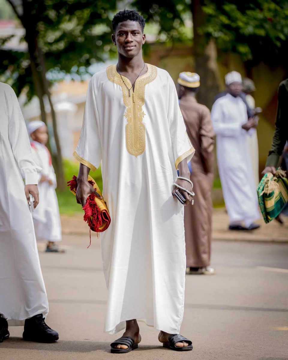 gladiator_1st's tweet image. 📸AMAFOTO📸

Mu gitondo cyo kuri uyu wa Gatanu, tariki ya 20 Werurwe 2026, abakinnyi b’Abayisilamu bakinira APR FC, bifatanyije na bagenzi babo bo mu Rwanda ndetse no ku Isi yose, mu isengesho risoza ukwezi Gutagatifu kwa #Ramadhan.

Ku rwego rw'Igihugu, iri sengesho ryo