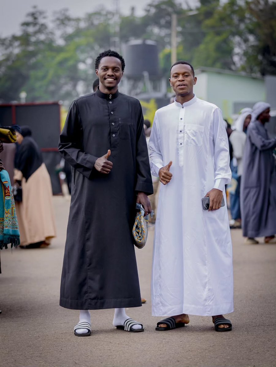 gladiator_1st's tweet image. 📸AMAFOTO📸

Mu gitondo cyo kuri uyu wa Gatanu, tariki ya 20 Werurwe 2026, abakinnyi b’Abayisilamu bakinira APR FC, bifatanyije na bagenzi babo bo mu Rwanda ndetse no ku Isi yose, mu isengesho risoza ukwezi Gutagatifu kwa #Ramadhan.

Ku rwego rw'Igihugu, iri sengesho ryo