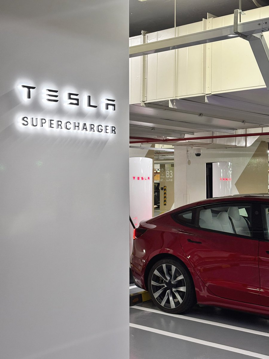 Tesla Singapore tweet media