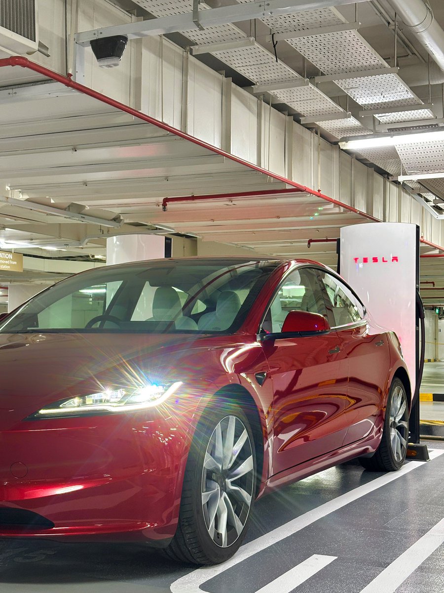 Tesla Singapore tweet media