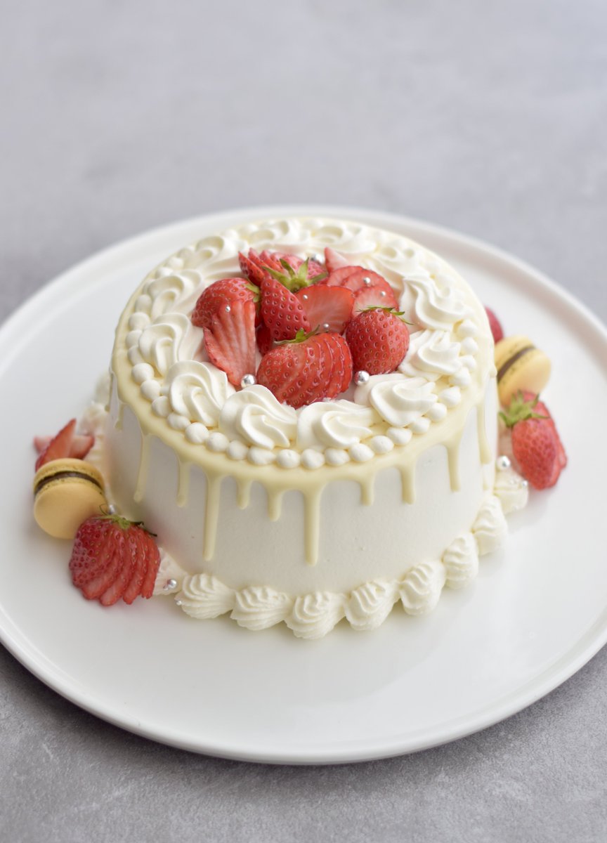 Pum_Jeunesverts's tweet photo. 苺のデコレーションケーキ作りました
マカロンも。 https://t.co/XgWwhNM5y2
