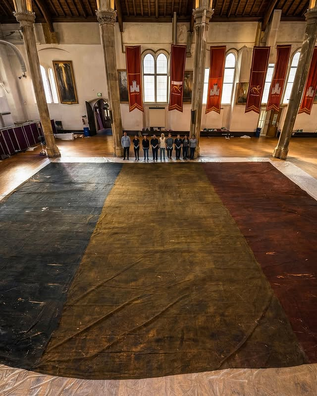Esta bandeira mostra o tamanho real dos navios do século XVIII.