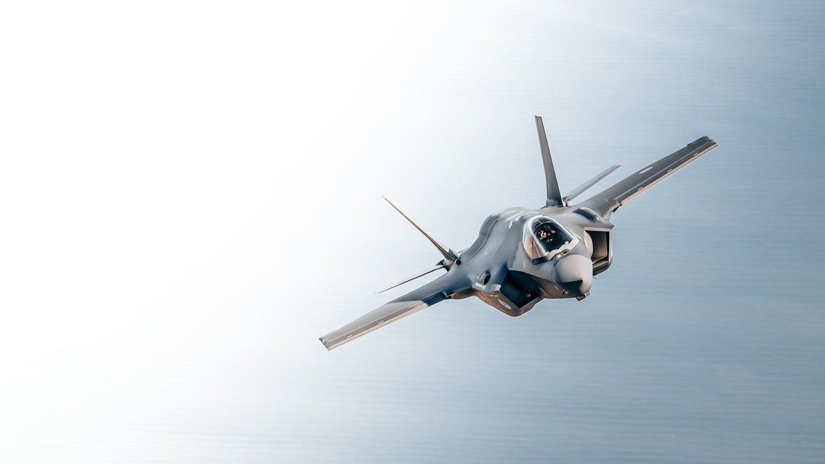 VlbWoensdrecht's tweet photo. Vanochtend voert de F-35 een aantal naderingen uit op Vliegbasis Woensdrecht. Dit kan zichtbaar en hoorbaar zijn in de omgeving. #WatVliegtEr https://t.co/ZB6Eo08Bm3