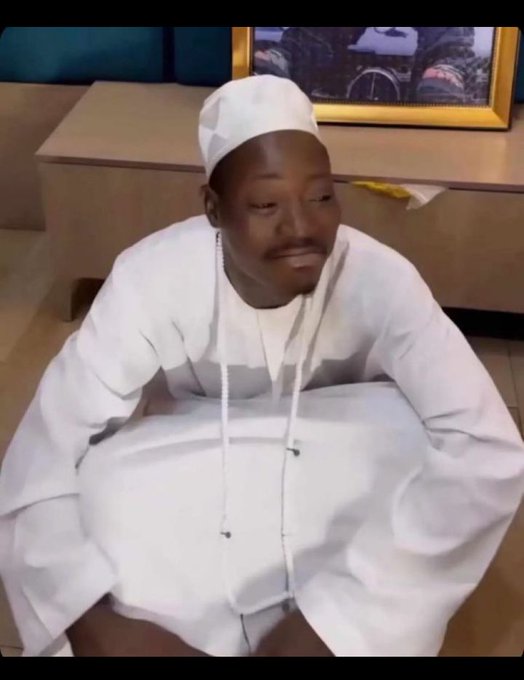 Abiola Hall tweet media