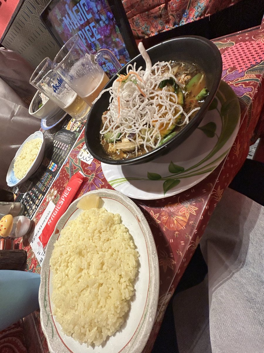 Milkinson_SRS's tweet photo. 下北のカレー屋さん、このボム大阪のキャスパーだよなと思って店員さんと話した時聞いたらやっぱそうだった！
スープカレー発祥のお店らしい〜サイケだったけどうめかった🍛 https://t.co/yJO430baWh