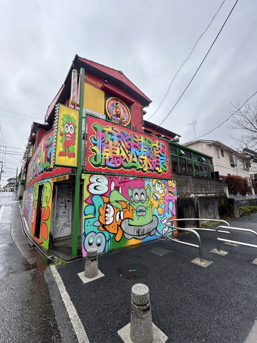Milkinson_SRS's tweet photo. 下北のカレー屋さん、このボム大阪のキャスパーだよなと思って店員さんと話した時聞いたらやっぱそうだった！
スープカレー発祥のお店らしい〜サイケだったけどうめかった🍛 https://t.co/yJO430baWh