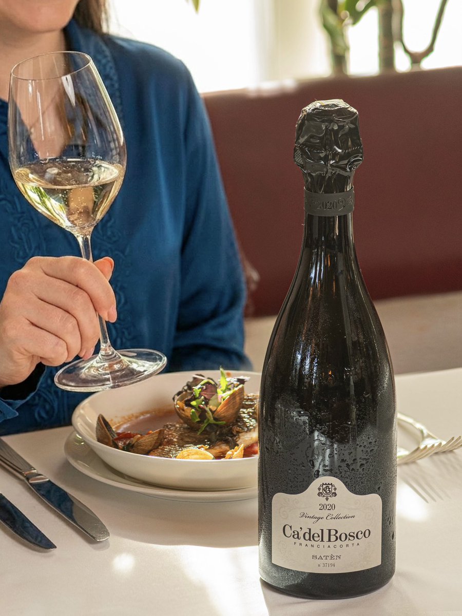 Ca’ del Bosco Vintage Collection Satèn 2020 es un excelente Franciacorta, elaborado por Maurizio Zanella en Lombardia. Un espumoso de chardonnay y pinot nero con una gran finura y complejidad, de textura cremosa y muy gastronómico. #vinodeldía bit.ly/4aTWMrm