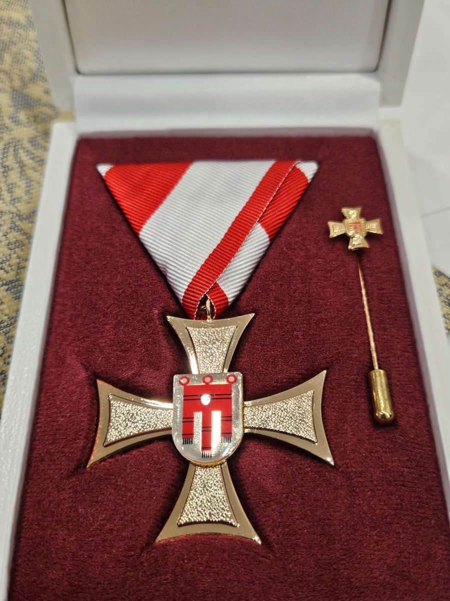 Peter Bußjäger tweet media