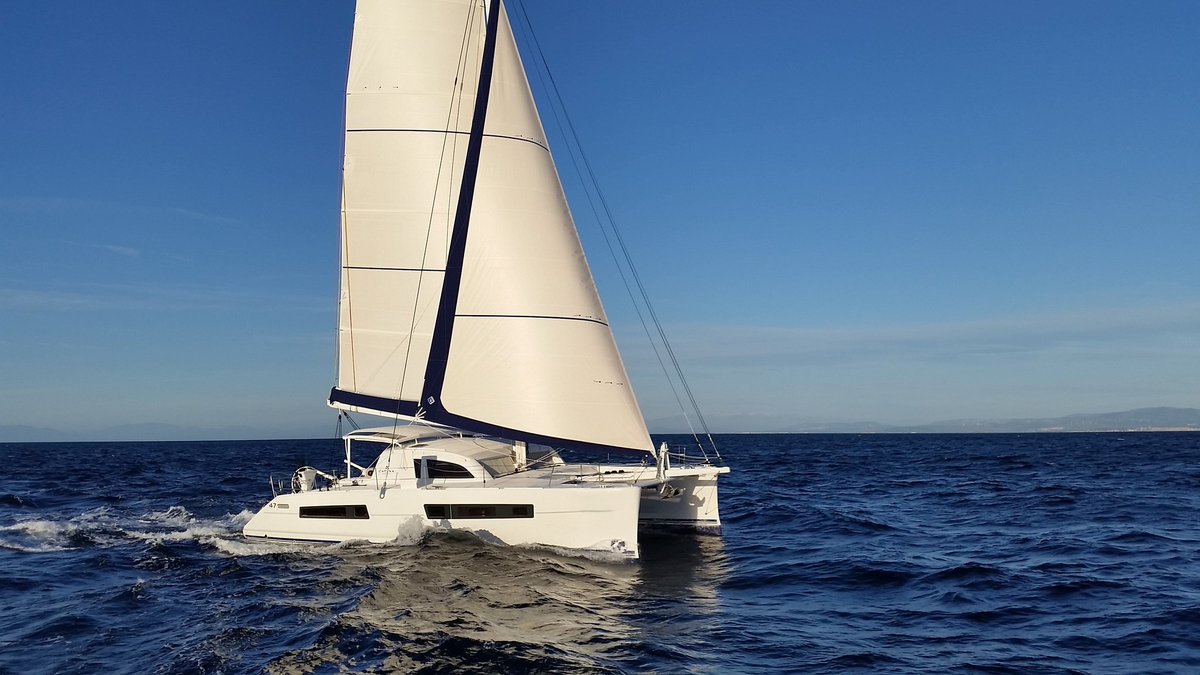 multihullmgr's tweet image. The Catana 47 is the ultimate balance of carbon power, daggerboard precision, and pure comfort for eating up miles on the open ocean.
#catana47 #catanacatamarans #multihull #sailing #sailingboat