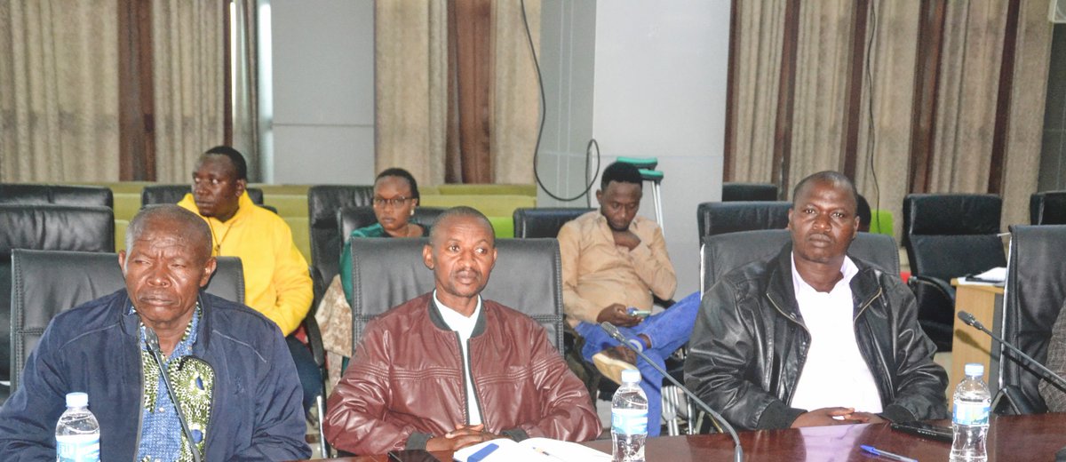 RCARwanda's tweet image. Nyuma ya @Gasabo_District, #RCA yatangije Ihuriro ry’Amakoperative (#DCF) muri @Nyarugenge rigamije kuganira ku iterambere ry'amakoperative,hagamijwe kunoza imikorere,imiyoborere n'imicungire ya koperative. 

Hanatowe Komite Nshingwabikorwa n’abagize Inteko rusange y’iryo huriro.